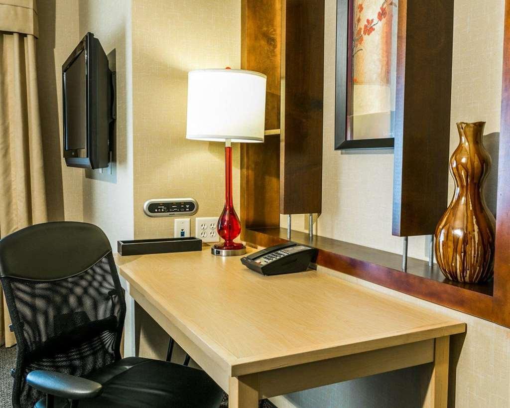 Cambria Hotel Denver International Airport Орора Номер фото